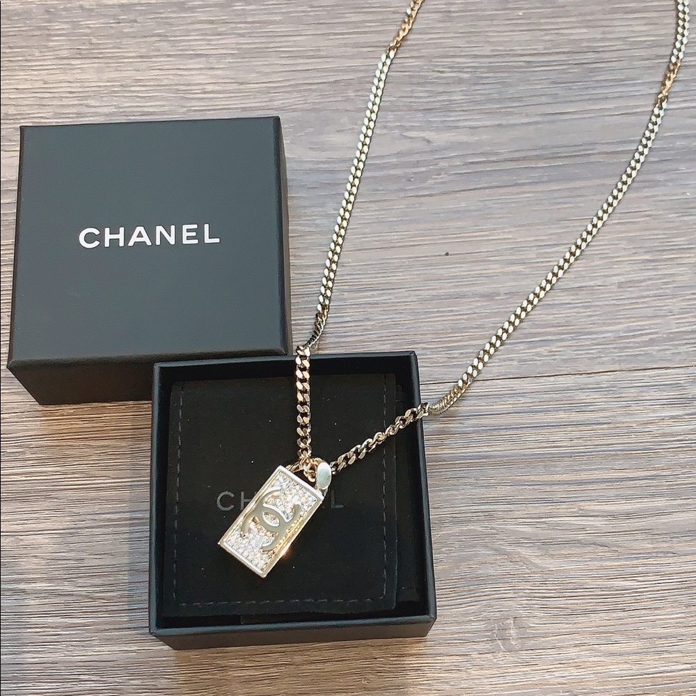 Chanel Gold-Tone Rectangular Cc Logo Pendant Neck… - image 3